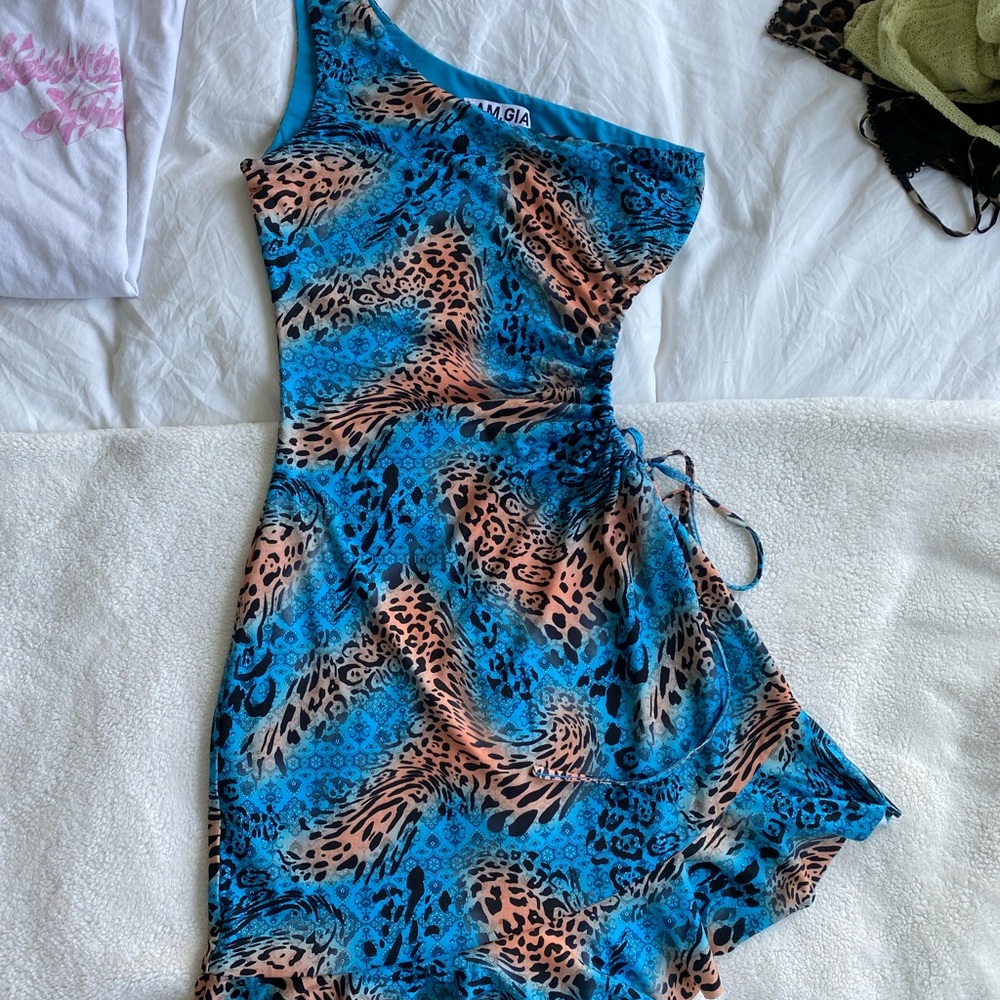 iamgia one shoulder dress!